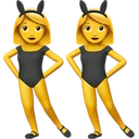 Femmes avec des oreilles de lapin