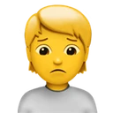 Personne fronçant les sourcils