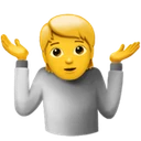 Personne qui hausse les épaules